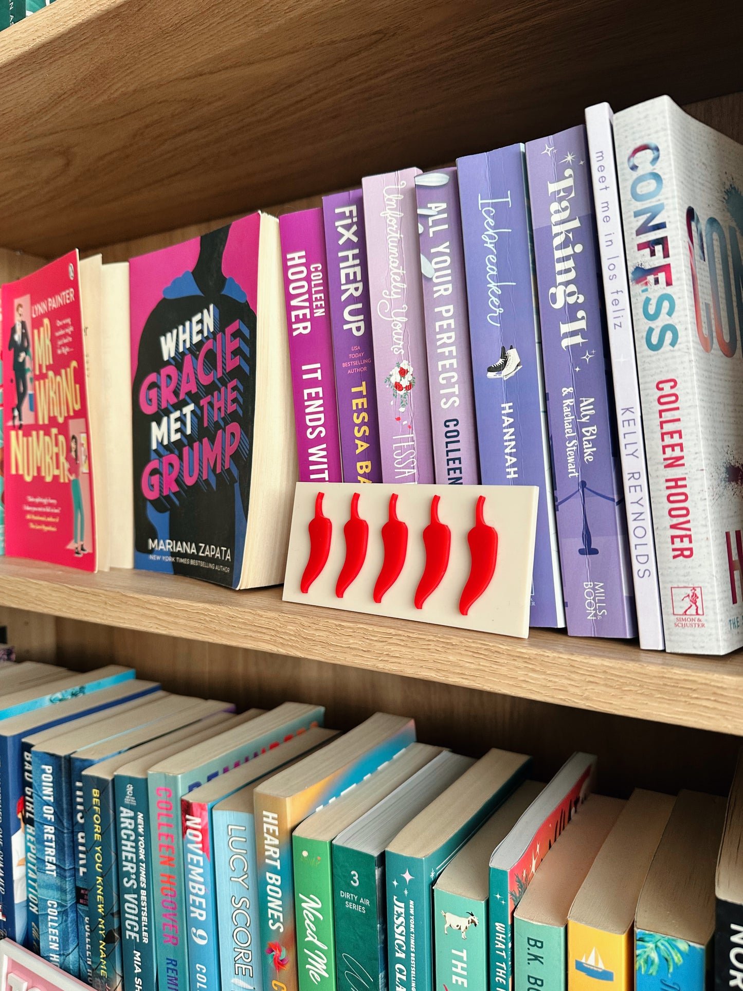 Book shelf sitters