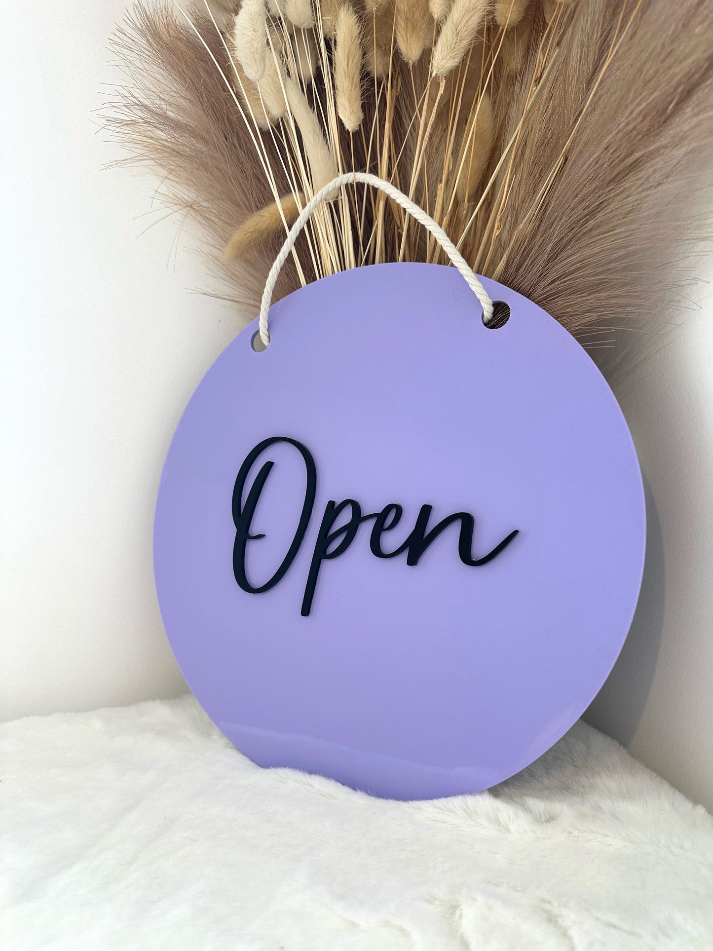 Round open/closed hanging sign