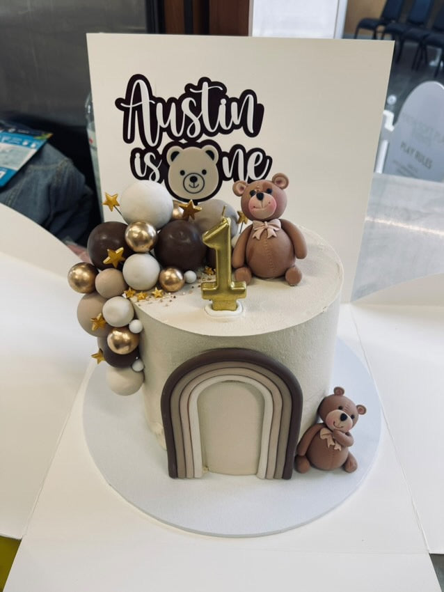Teddy bear cake topper