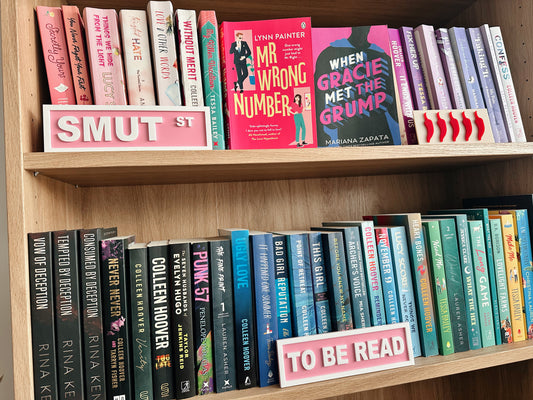 Book shelf sitters